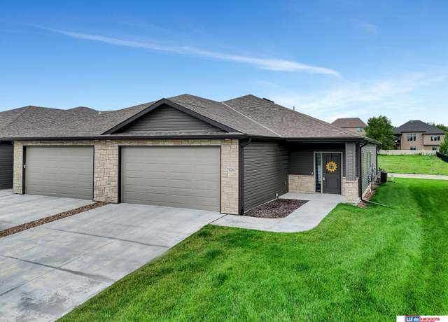 Property at 2926 Sheila Ln, Lincoln, NE 68516, 3 beds, 3 baths
