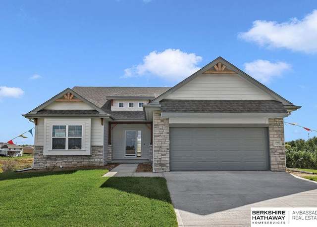Property at 10455 S 109th St, Papillion, NE 68046, 4 beds, 3 baths