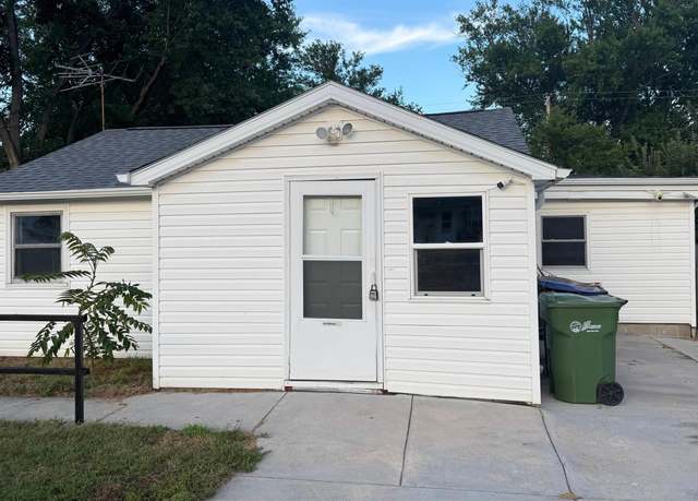 Property at 2503 Wayne St, Bellevue, NE 68005, 4 beds, 1 bath