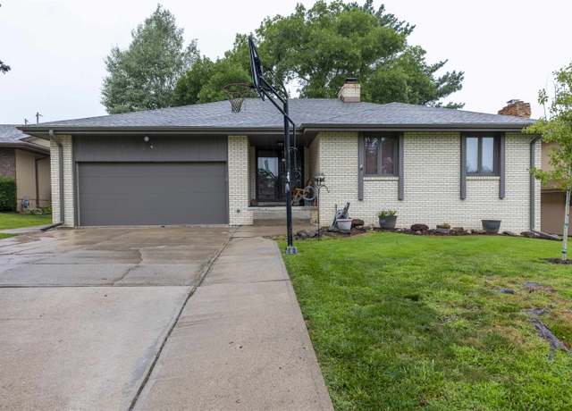 Property at 6314 S 44th St, Omaha, NE 68107, 3 beds, 3 baths