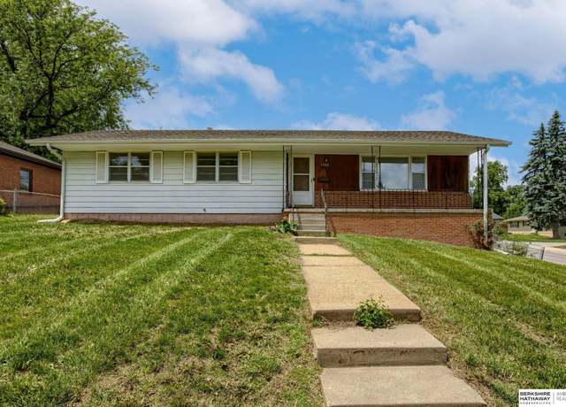 Property at 5002 S 77th Ave, Ralston, NE 68127, 3 beds, 2 baths