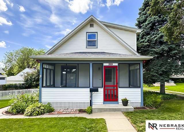 Property at 2610 N 58th St, Omaha, NE 68104, 3 beds, 2 baths