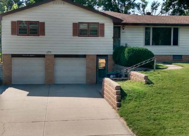 Property at 3318 S 106th St, Omaha, NE 68124, 3 beds, 2 baths