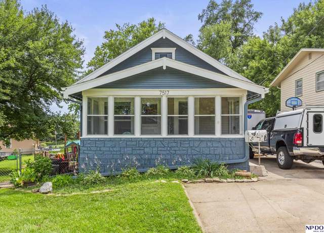 Property at 7517 Graceland Dr, Omaha, NE 68134, 2 beds, 2 baths