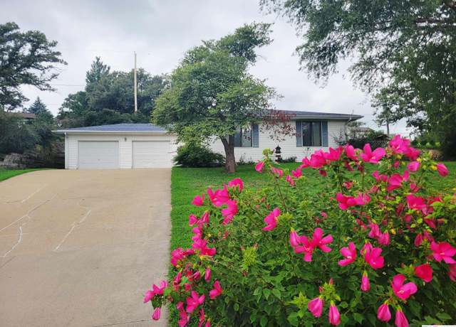 Property at 9116 Murray Dr, Plattsmouth, NE 68048, 2 beds, 2 baths