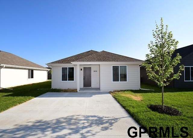 Property at 3076 E Dawn Dr, Fremont, NE 68025, 3 beds, 2 baths