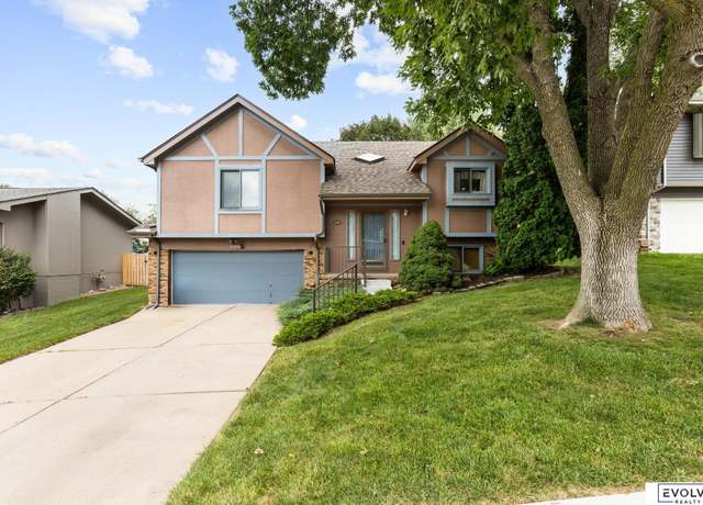 Property at 11338 Jaynes St, Omaha, NE 68164, 3 beds, 2 baths