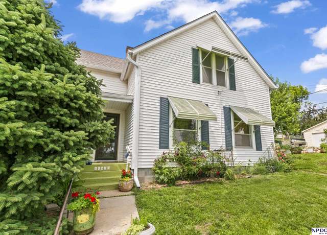 Property at 15410 Bennington Rd, Bennington, NE 68007, 3 beds, 2 baths
