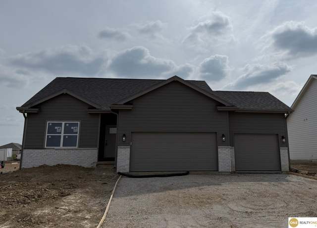 Property at 11655 S 125 St, Papillion, NE 68046, 4 beds, 3 baths