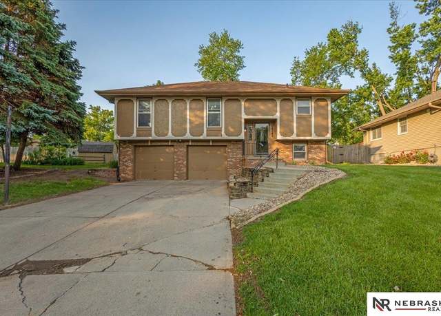 Property at 15161 R St, Omaha, NE 68137, 3 beds, 2.5 baths