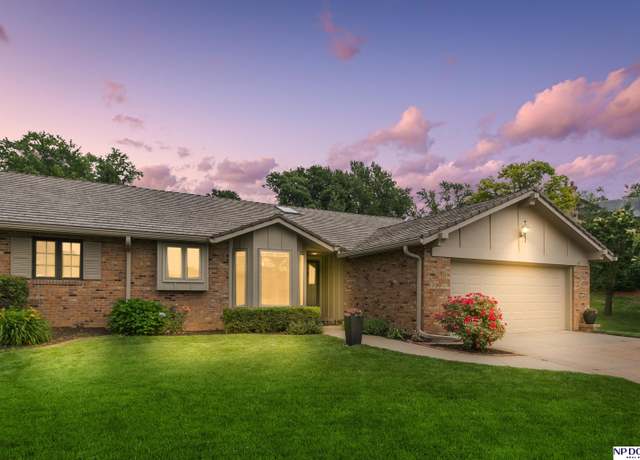 Property at 9962 Fieldcrest Dr, Omaha, NE 68114, 2 beds, 3 baths