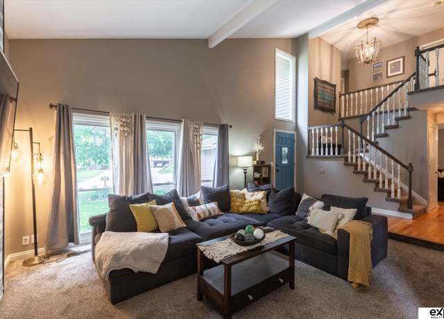 Property at 16024 Martha Cir, Omaha, NE 68130, 4 beds, 2.5 baths
