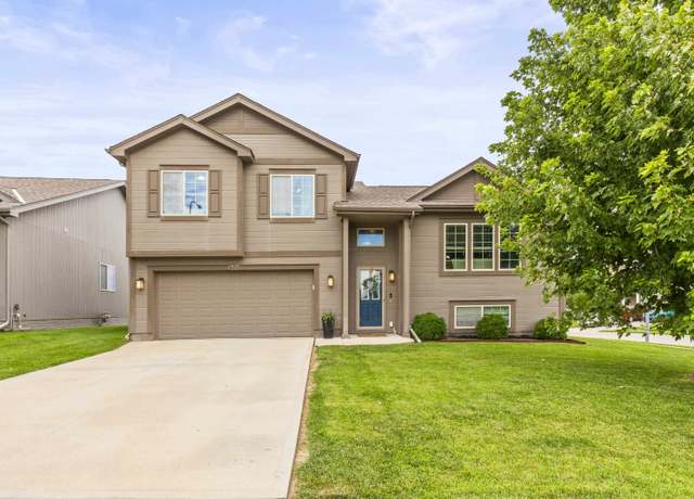 Property at 16404 Cary St, Omaha, NE 68136, 3 beds, 2.5 baths