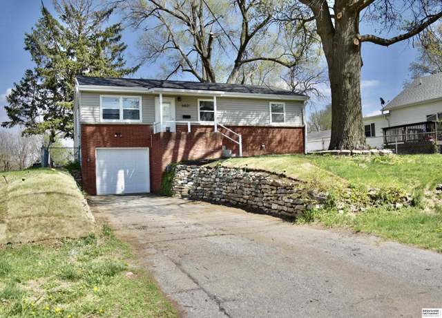 Property at 6801 S 30th St, Omaha, NE 68107, 3 beds, 2 baths