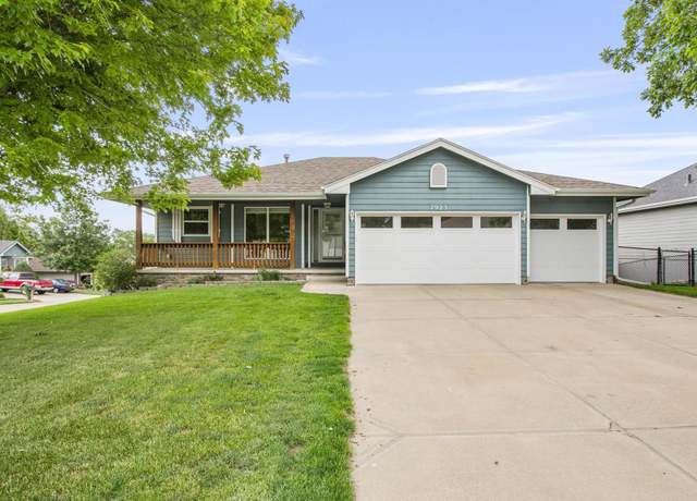 Property at 7923 S 69th St, La Vista, NE 68128, 3 beds, 3 baths