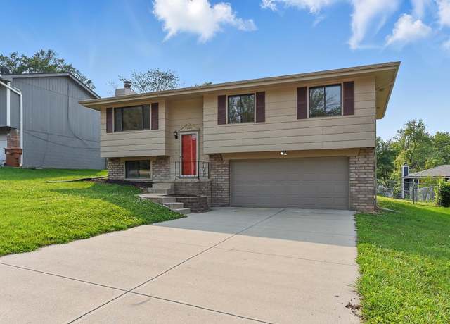 Property at 13304 S 21st St, Bellevue, NE 68123, 4 beds, 2 baths