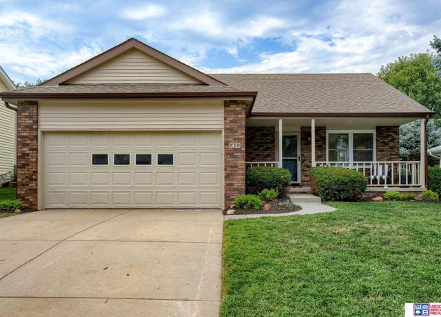 Property at 830 Glenridge Rd, Lincoln, NE 68512, 4 beds, 2.5 baths