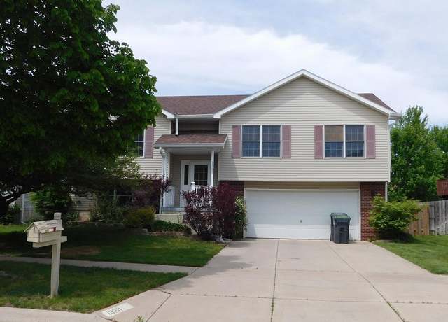 Property at 1300 Patterson Dr, Lincoln, NE 68522, 3 beds, 2.5 baths