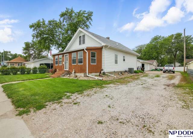 Property at 725 N Bell St, Fremont, NE 68025, 3 beds, 1 bath