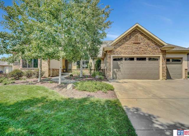 Property at 8610 Oakmont Dr, Lincoln, NE 68526, 4 beds, 4 baths
