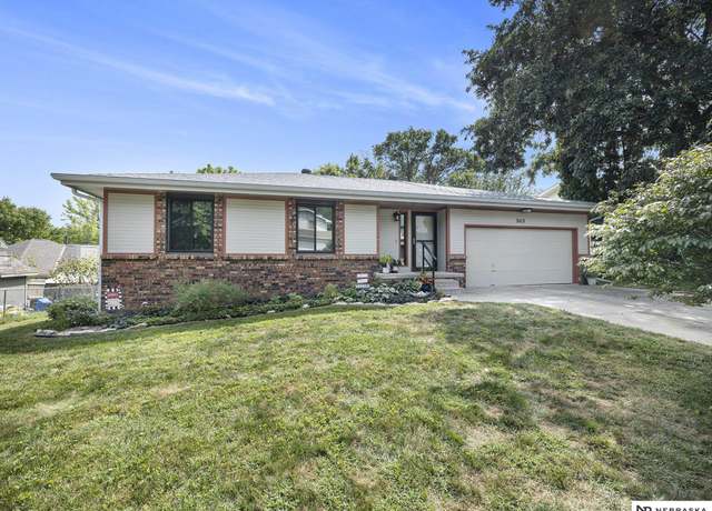 Property at 3113 Tammy St, Bellevue, NE 68123, 3 beds, 3 baths
