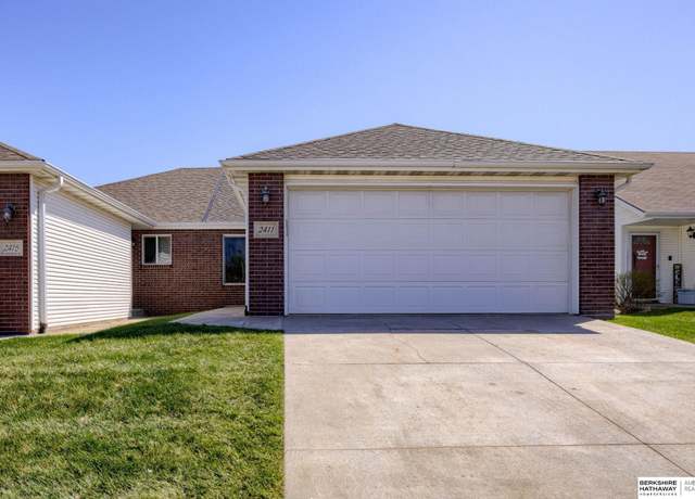 Property at 2411 Northline Ct, Lincoln, NE 68521, 3 beds, 3 baths