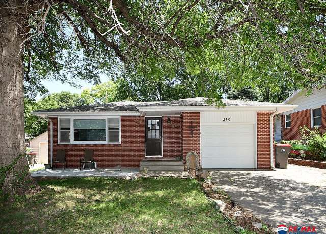 Property at 850 N 58th St, Lincoln, NE 68505, 3 beds, 2 baths