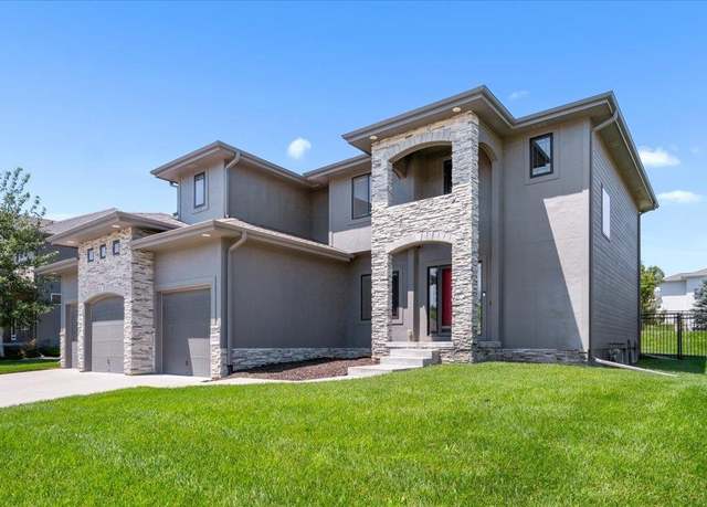 Property at 12124 Montauk Dr, Papillion, NE 68046, 5 beds, 3.5 baths