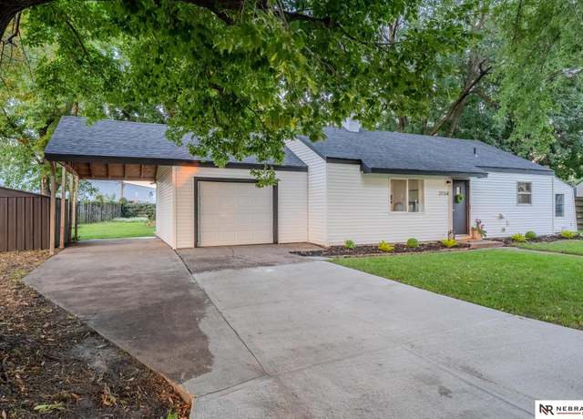 Property at 2154 Hickory Ln, Fremont, NE 68025, 3 beds, 1 bath