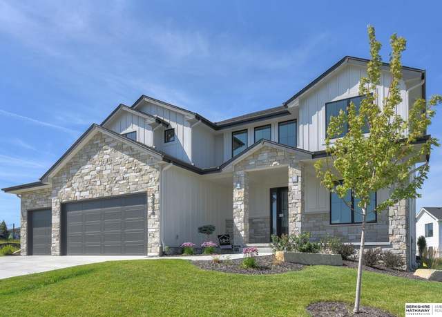 Property at 3902 S 211th St, Omaha, NE 68022, 5 beds, 4.5 baths