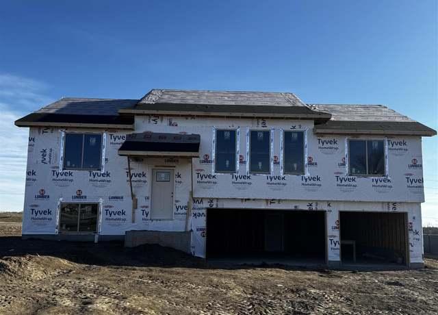 Property at 1093 Willow Ave, Seward, NE 68434, 4 beds, 3 baths