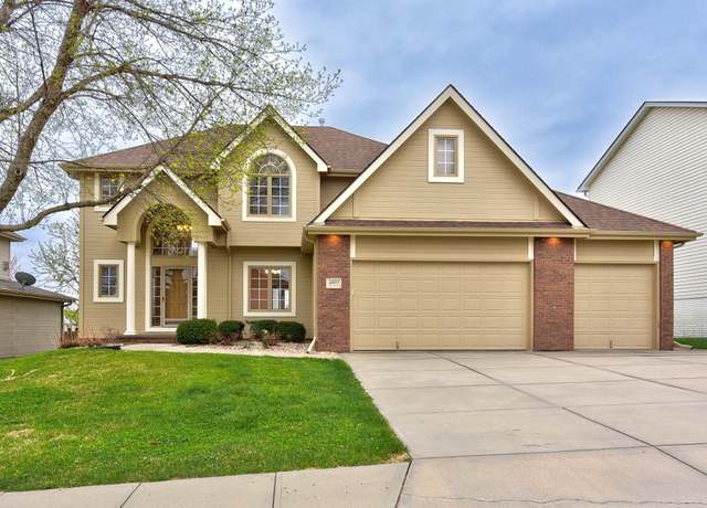 Property at 4803 Ponderosa Dr, Papillion, NE 68133, 5 beds, 3.5 baths