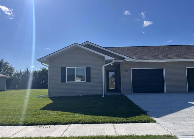 Property at 1701 Northland Dr, David City, NE 68632, 2 beds, 2 baths