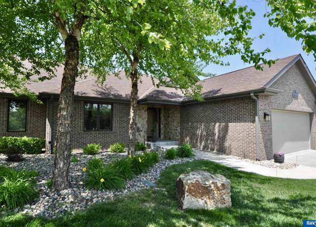 Property at 7135 S 94th Ct, Lincoln, NE 68526, 3 beds, 3 baths