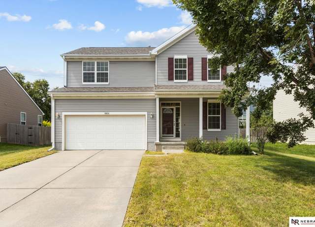 Property at 8806 S 66th Ave, Papillion, NE 68133, 3 beds, 2.5 baths