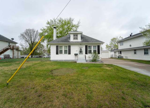 Property at 1822 N 60 St, Omaha, NE 68104, 2 beds, 2 baths