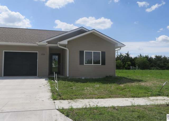 Property at 1721 Northland Dr, David City, NE 68632, 2 beds, 2 baths