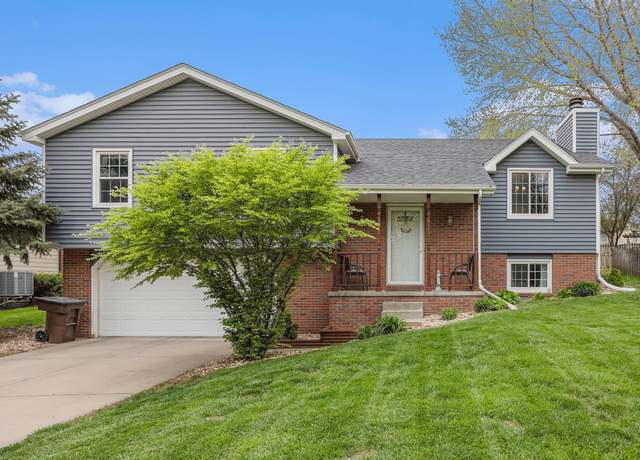 Property at 7430 Poplar Rd, Lincoln, NE 68506, 3 beds, 2.5 baths
