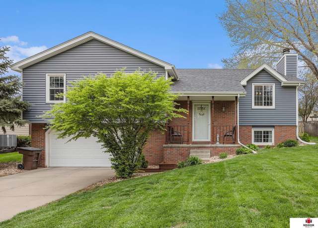 Property at 7430 Poplar Rd, Lincoln, NE 68506, 3 beds, 2.5 baths