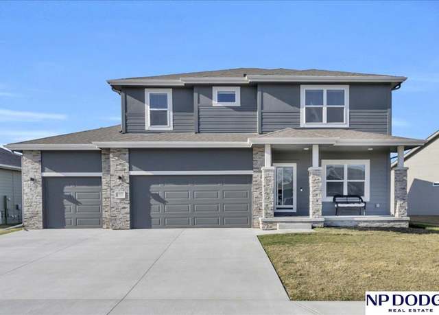 Property at 1402 Abercorn Dr, Council Bluffs, IA 51503, 4 beds, 3.5 baths