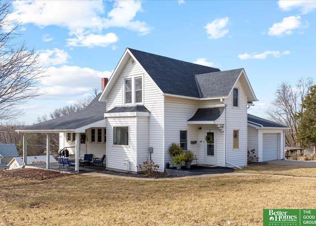 Property at 512 N Chestnut St, Avoca, IA 51521, 2 beds, 1.5 baths