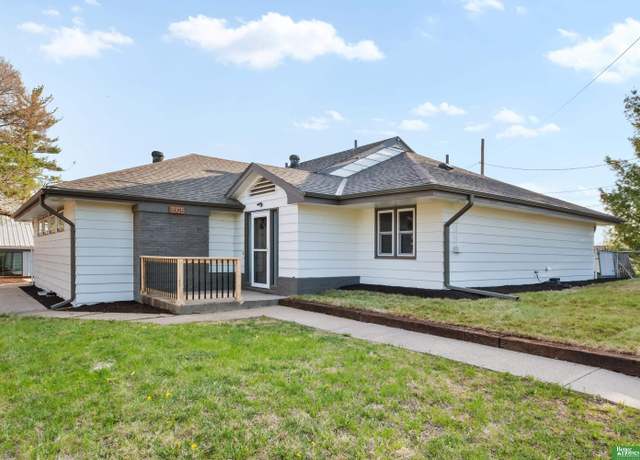 Property at 8105 Miami St, Omaha, NE 68134, 3 beds, 3.5 baths
