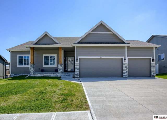 Property at 2017 Raven Ridge Dr, Bellevue, NE 68123-4649, 4 beds, 3 baths
