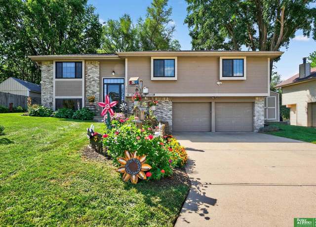Property at 7817 King St, Omaha, NE 68122, 3 beds, 2.5 baths