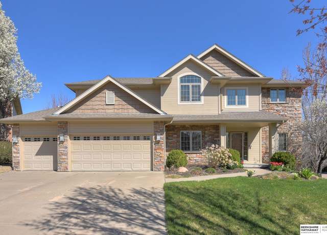 Property at 18502 Hamilton Cir, Omaha, NE 68022, 4 beds, 4.5 baths