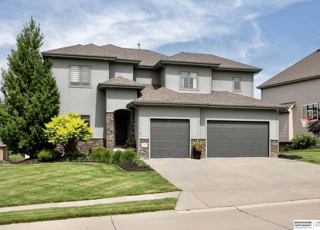 Property at 2204 N 176th St, Omaha, NE 68116, 4 beds, 4.5 baths