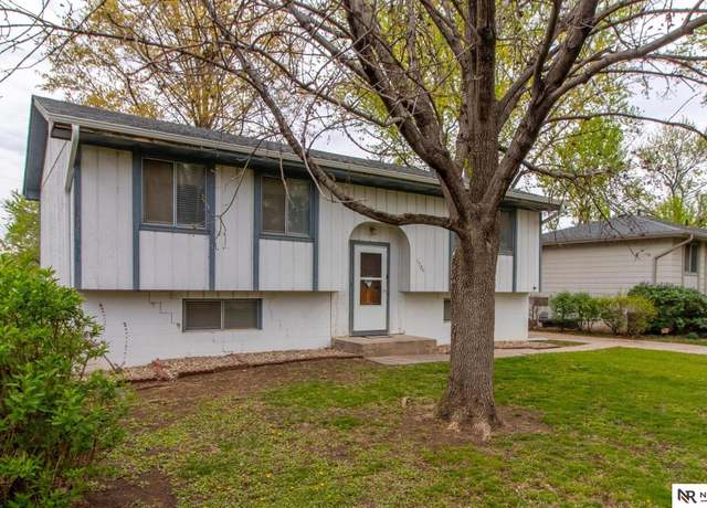 Property at 1724 W Garfield St, Lincoln, NE 68502, 3 beds, 1 bath