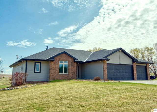 Property at 12015 S 124 Ave, Papillion, NE 68046, 5 beds, 4 baths