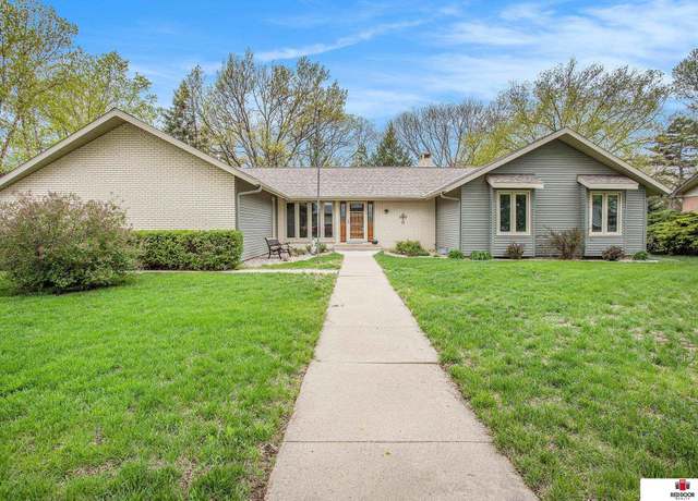 Property at 1521 Kingston Rd, Lincoln, NE 68506, 5 beds, 3.5 baths