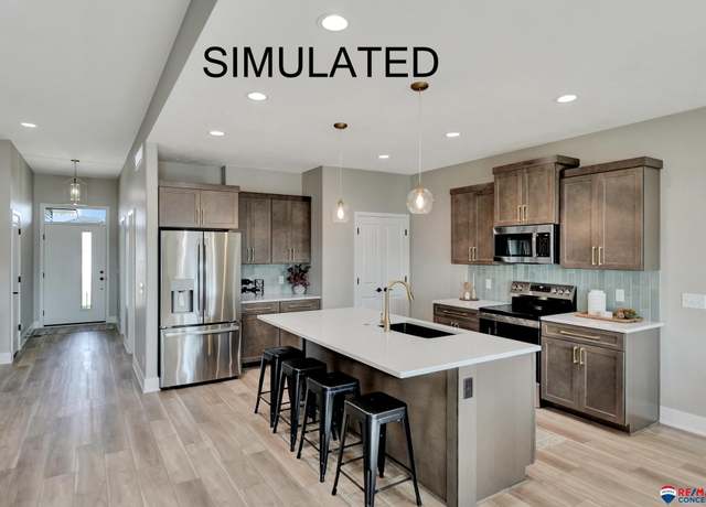 Property at 10325 S 77th St, Lincoln, NE 68526, 4 beds, 3 baths